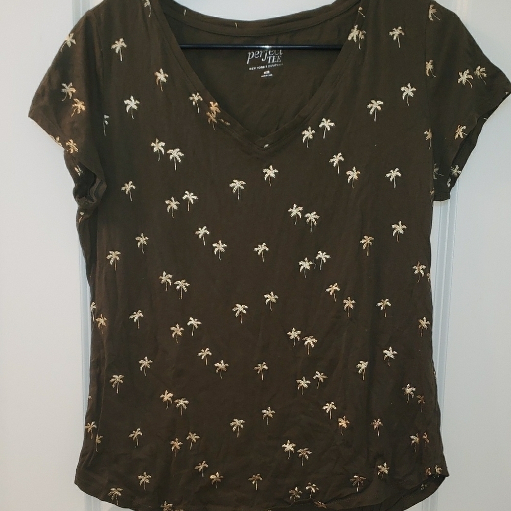 New York & Company Green Fitted Short Sleeve T-Shirt